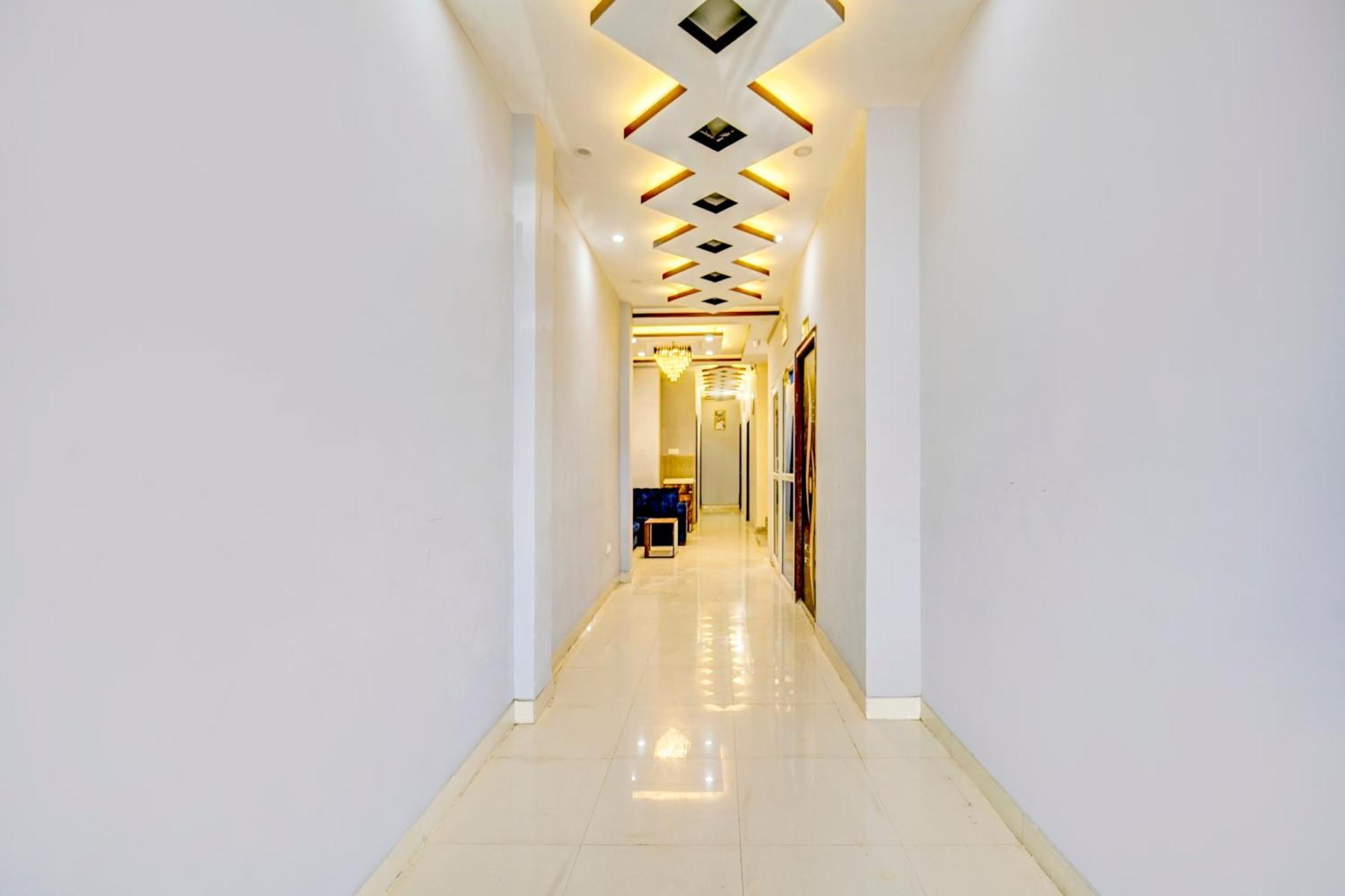 Super Townhouse Anisabad Near Mahavir Sansthan Khagaul Exteriör bild
