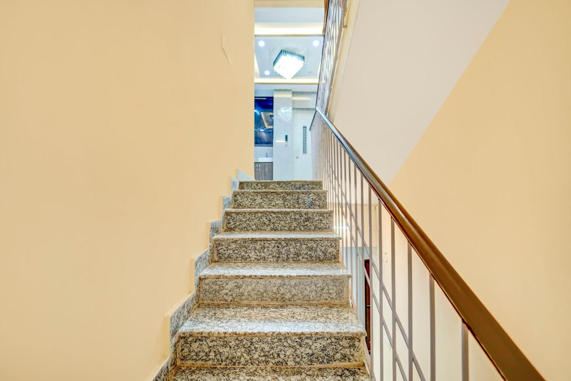 Super Townhouse Anisabad Near Mahavir Sansthan Khagaul Exteriör bild