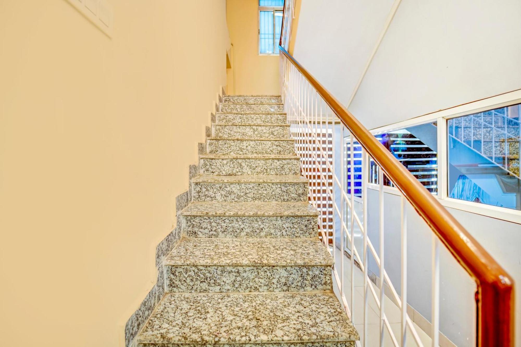Super Townhouse Anisabad Near Mahavir Sansthan Khagaul Exteriör bild