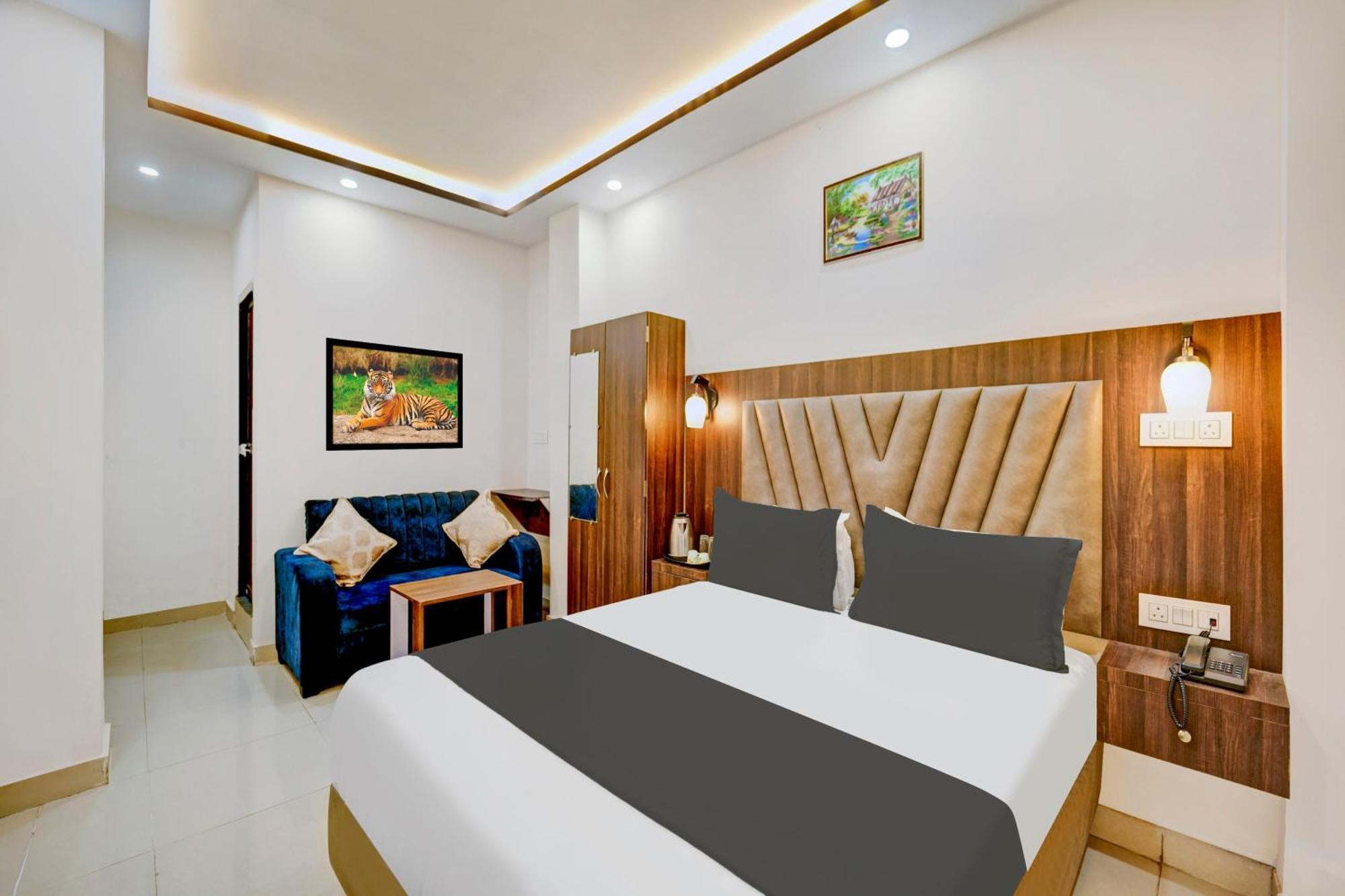 Super Townhouse Anisabad Near Mahavir Sansthan Khagaul Exteriör bild